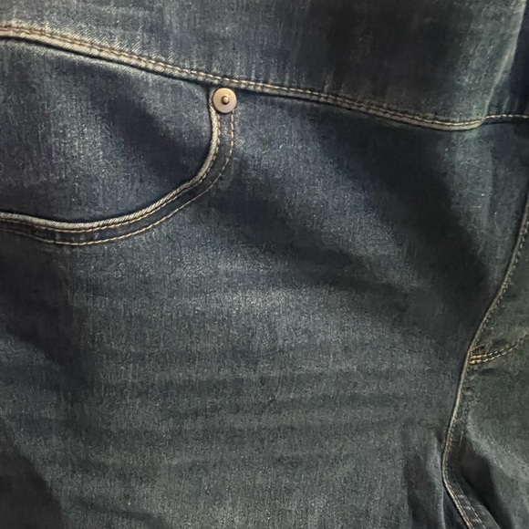 Capris NWT - Picture 8 of 8